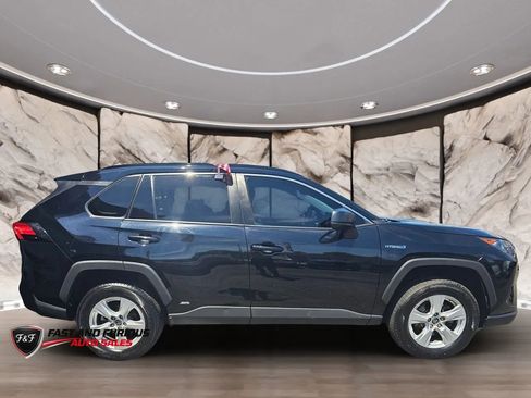 Used 2021 Toyota RAV4 LE AWD/4WD image 5