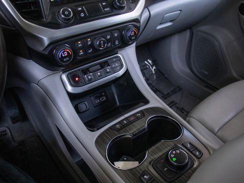 Used 2023 GMC Acadia SLT image 17