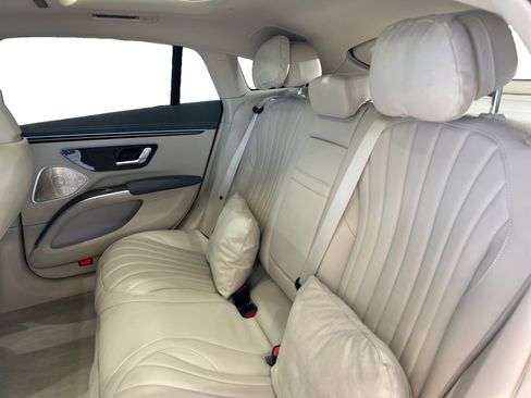 Used 2023 Mercedes-Benz EQS 580 4MATIC Sedan image 5