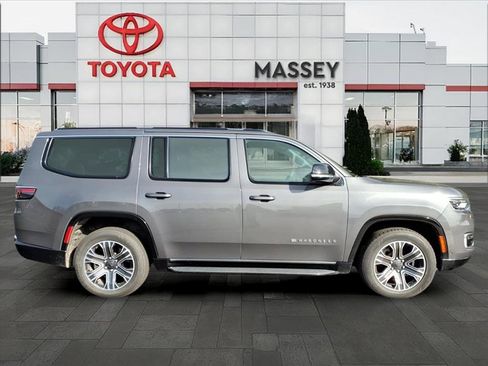 Used 2024 Jeep Wagoneer Series II w/ Flexible Seating Group image 2