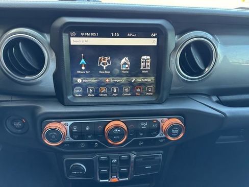 Used 2019 Jeep Wrangler Unlimited Sahara w/ Uconnect 4C Nav & Sound Group AWD/4WD image 16