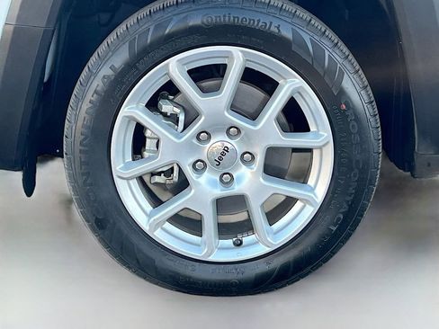 Used 2023 Jeep Renegade Latitude image 29