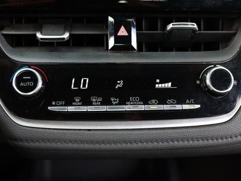 Used 2022 Toyota Corolla SE FWD image 36