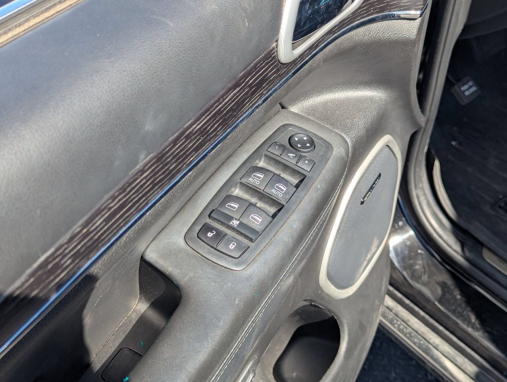 Used 2020 Jeep Grand Cherokee Summit AWD/4WD image 17