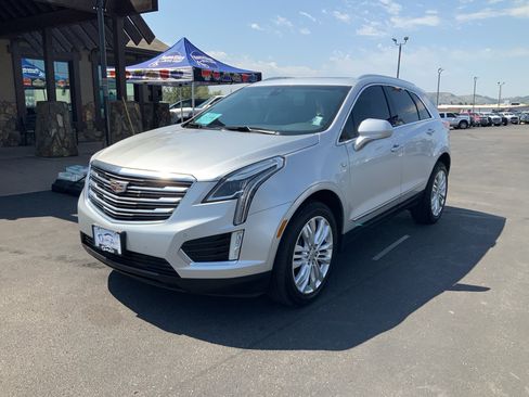 Used 2019 Cadillac XT5 Premium Luxury AWD/4WD image 2