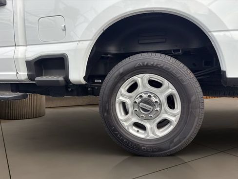 Used 2025 Ford F250 XLT AWD/4WD image 19