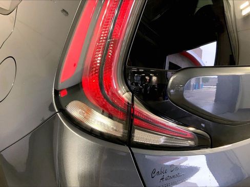 Certified 2025 Kia Soul LX w/ LX Technology Package FWD image 27