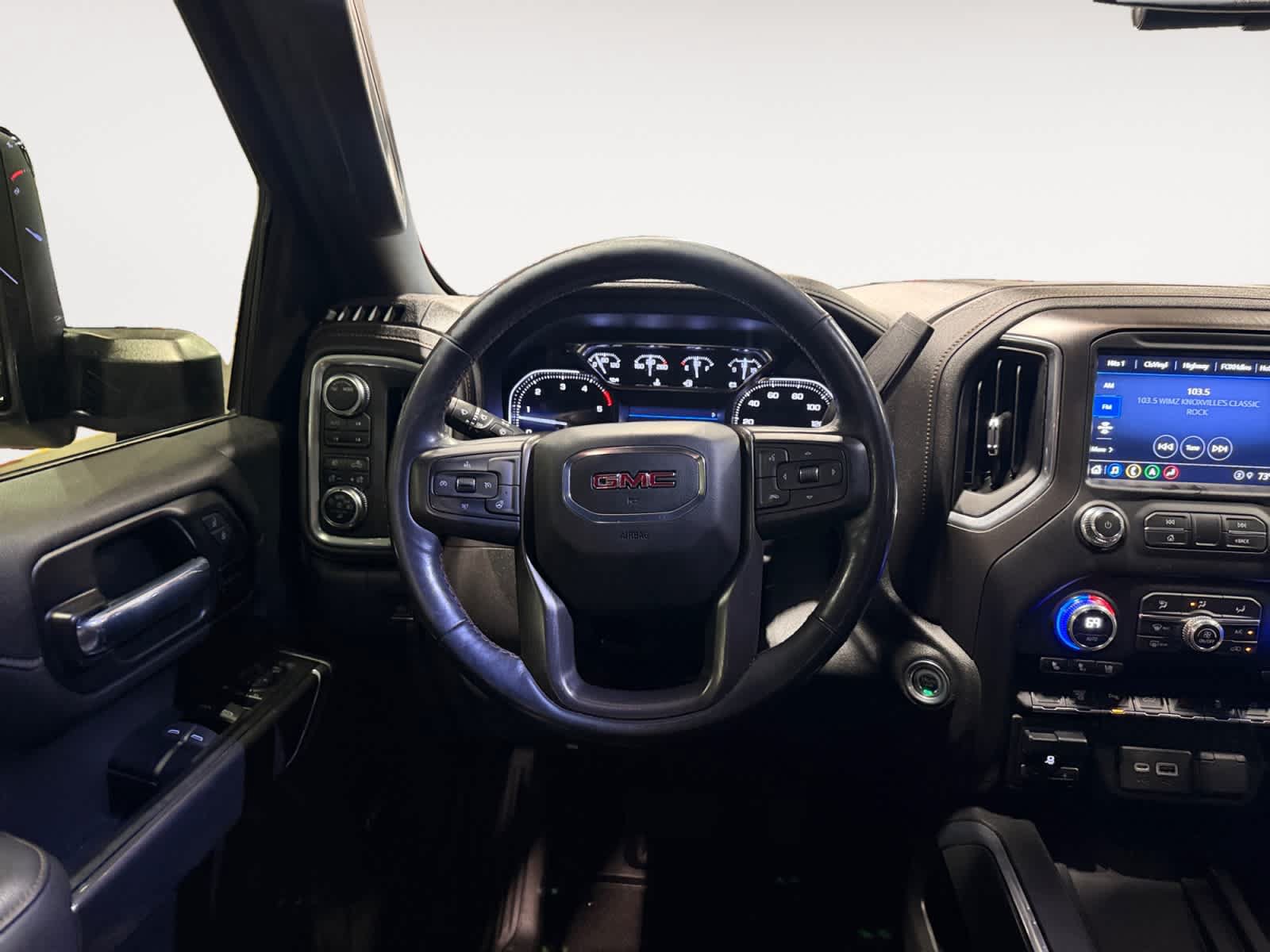 Used 2022 GMC Sierra 2500 AT4 w/ AT4 Preferred Package AWD/4WD image 13
