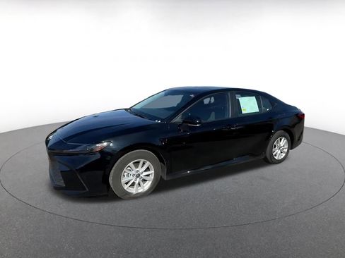 Used 2025 Toyota Camry LE image 8
