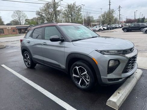 Used 2023 Chevrolet TrailBlazer RS w/ Sun and Liftgate Package AWD/4WD image 2