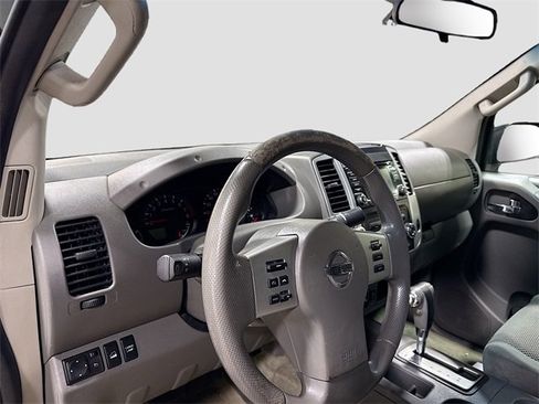 Used 2016 Nissan Frontier SV image 11