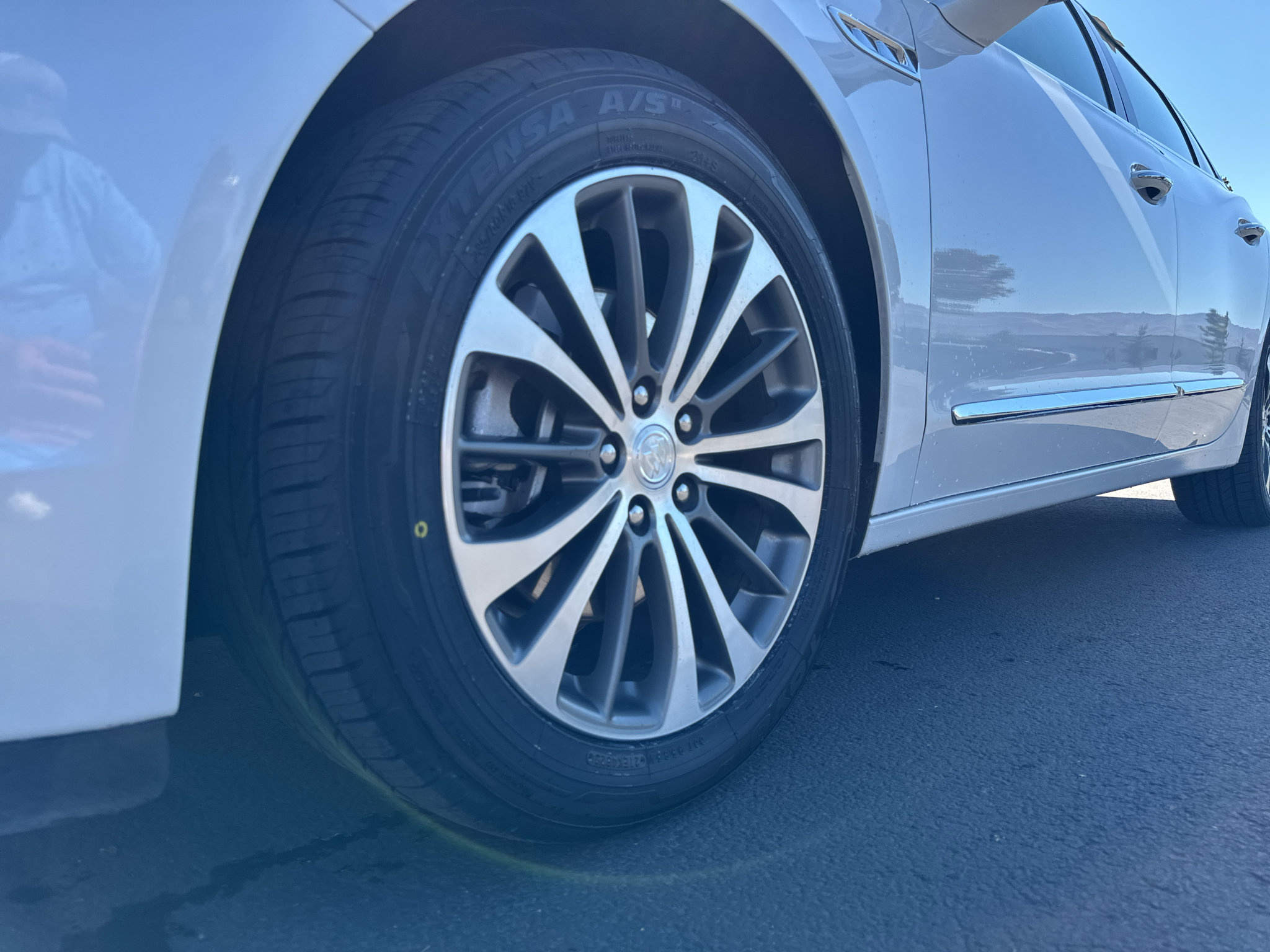 Used 2018 Buick LaCrosse Essence w/ Sun and Shade Package FWD image 18