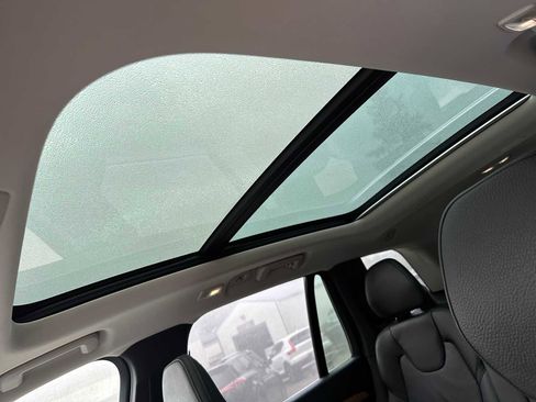 Certified 2025 Volvo XC90 B6 Plus image 23