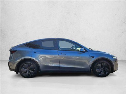 Used 2026 Tesla Model Y 2WD image 4