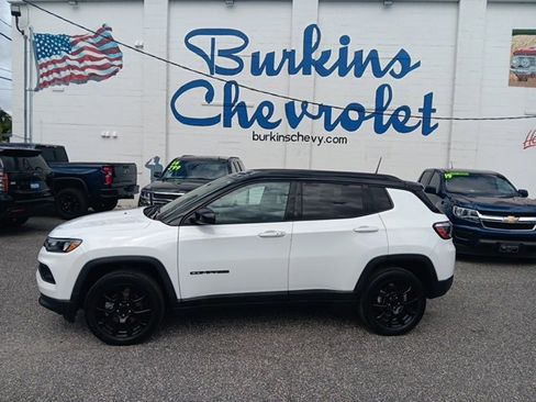 Used 2022 Jeep Compass Latitude image 1