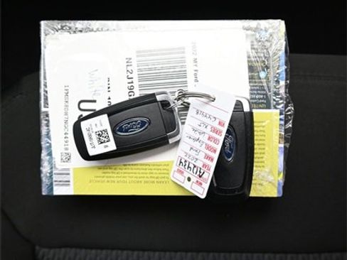 Used 2022 Ford Explorer XLT image 12