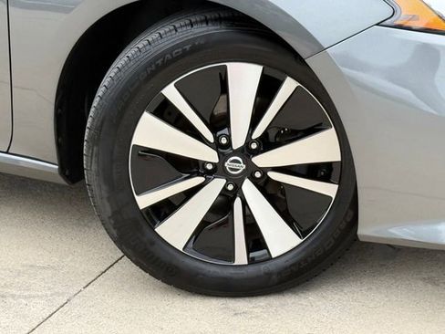 Used 2022 Nissan Altima 2.5 SV FWD image 2