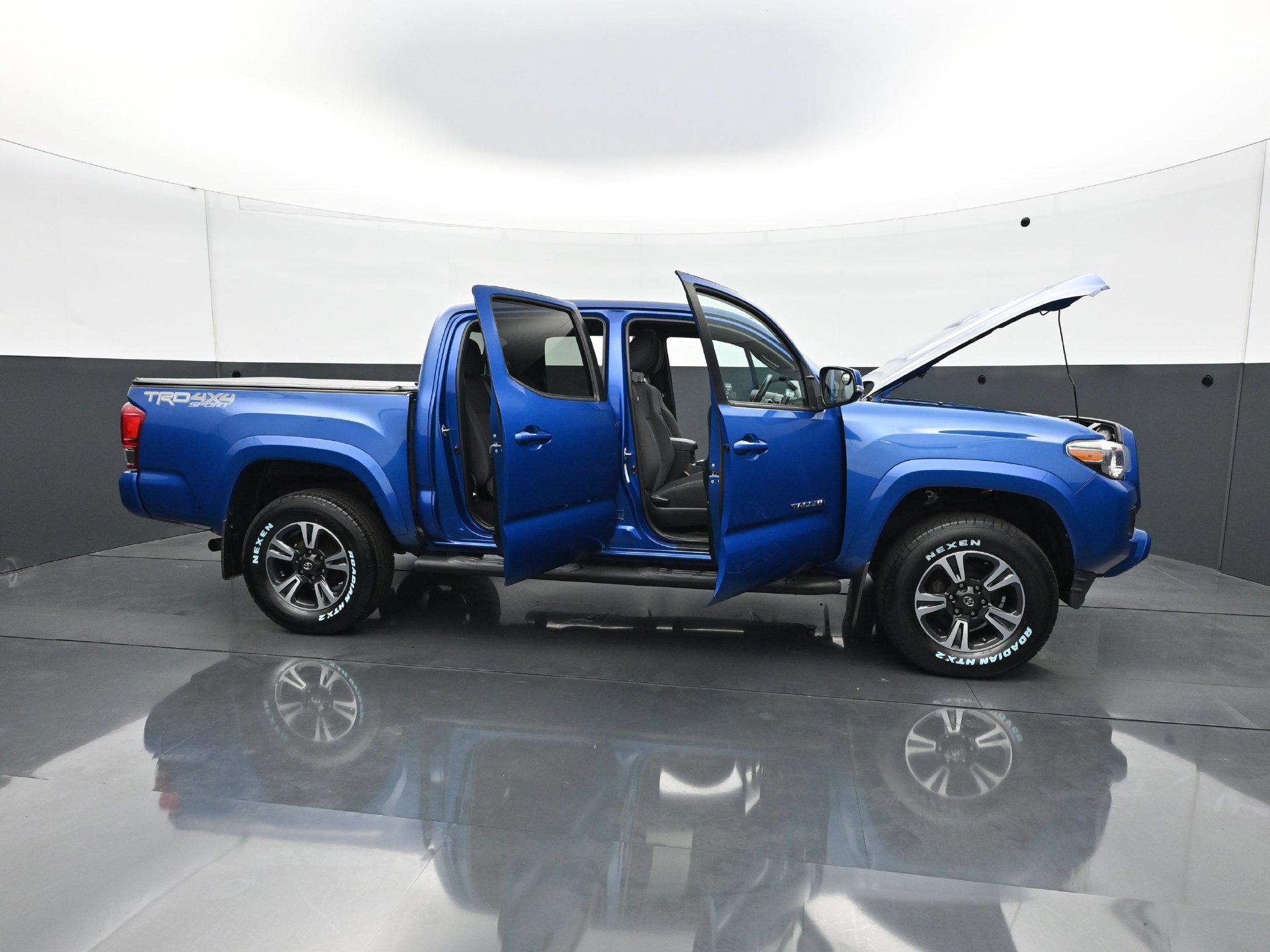 Used 2017 Toyota Tacoma TRD Sport w/ Premium & Technology Package AWD/4WD image 33