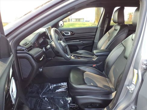 Used 2023 Jeep Compass Latitude w/ Sun and Sound Group AWD/4WD image 26