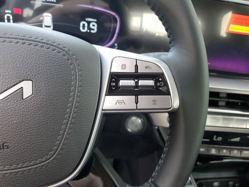 New 2025 Kia Telluride S image 10