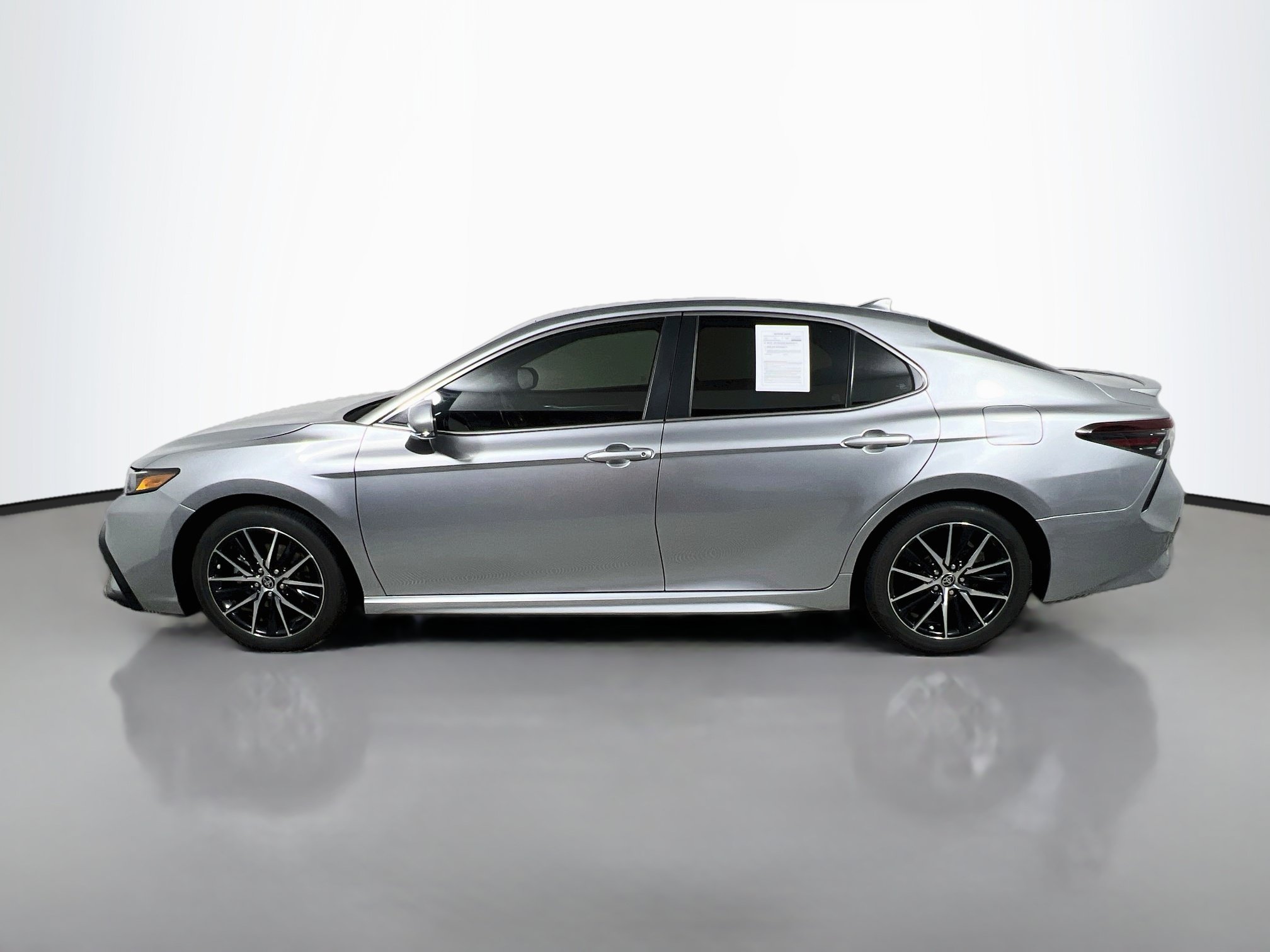 Used 2024 Toyota Camry SE FWD image 9