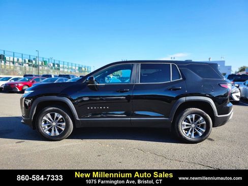 Used 2025 Chevrolet Equinox LT image 2