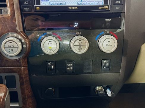 Used 2010 Toyota Tundra Limited image 16