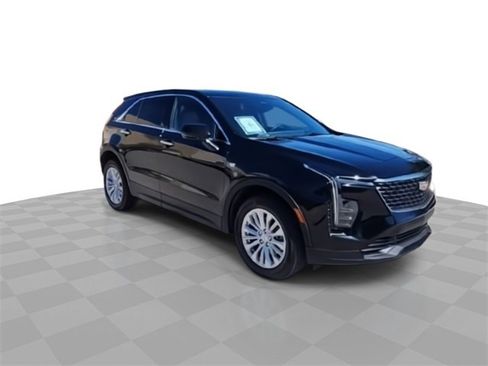 Used 2024 Cadillac XT4 Luxury w/ Cold Weather Package image 2