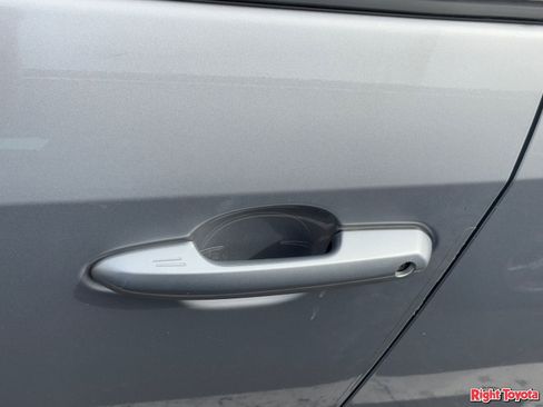 Used 2021 Toyota RAV4 XLE w/ Convenience Package image 10