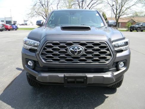 Used 2021 Toyota Tacoma TRD Sport AWD/4WD image 9