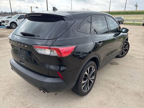 Used 2022 Ford Escape SE w/ SE Sport Appearance Package image 11