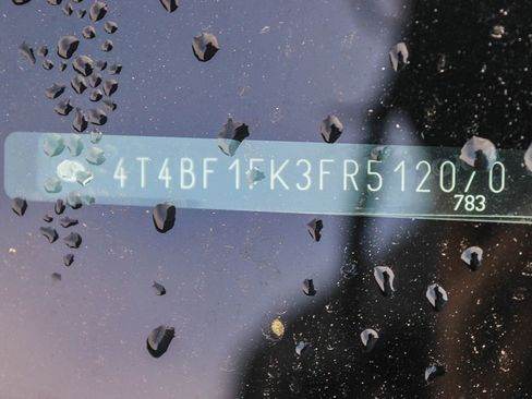 Used 2015 Toyota Camry XLE image 2