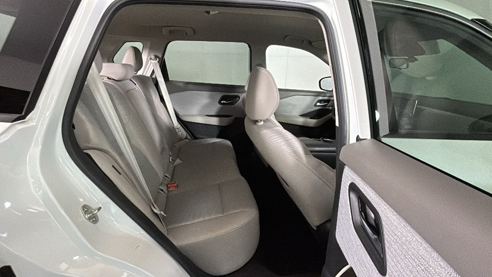 Used 2021 Nissan Rogue SV AWD/4WD image 35