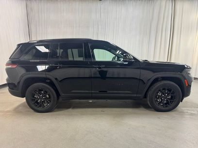 Used 2025 Jeep Grand Cherokee Altitude