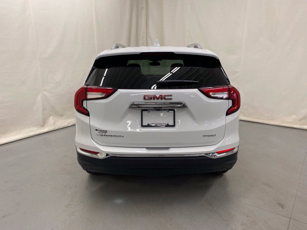 Used 2024 GMC Terrain SLT AWD/4WD image 7