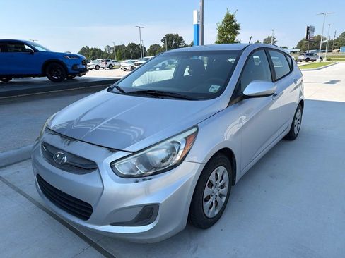 Used 2017 Hyundai Accent SE FWD image 1