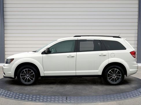 Used 2018 Dodge Journey SE w/ Popular Equipment Group image 4