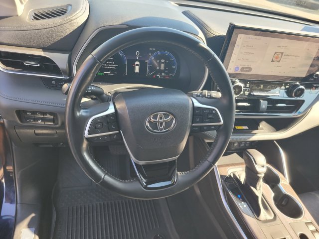 Used 2023 Toyota Highlander Limited AWD/4WD image 29