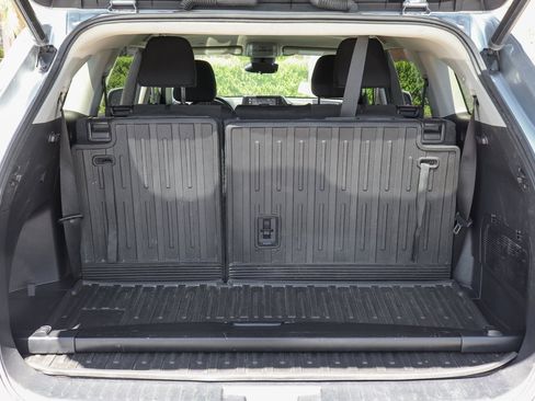 Used 2022 Toyota Highlander LE image 8