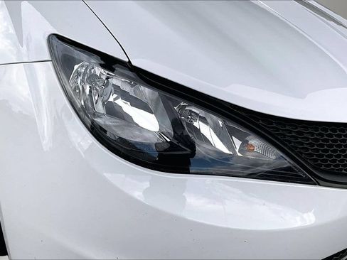 Used 2022 Chrysler Voyager LX FWD image 29
