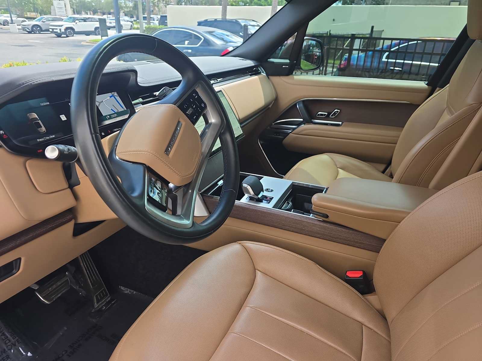 Used 2025 Land Rover Range Rover SE AWD/4WD image 15