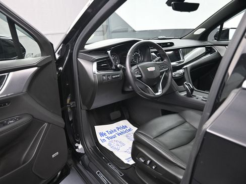 Used 2022 Cadillac XT6 Premium Luxury w/ Technology Package image 9