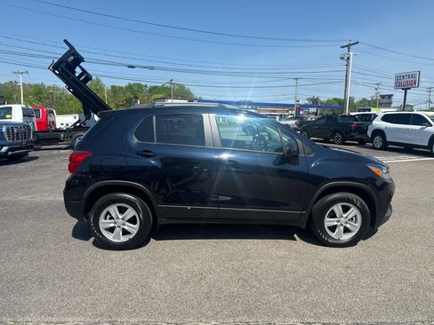 Used 2022 Chevrolet Trax LT w/ LT Convenience Package AWD/4WD image 6