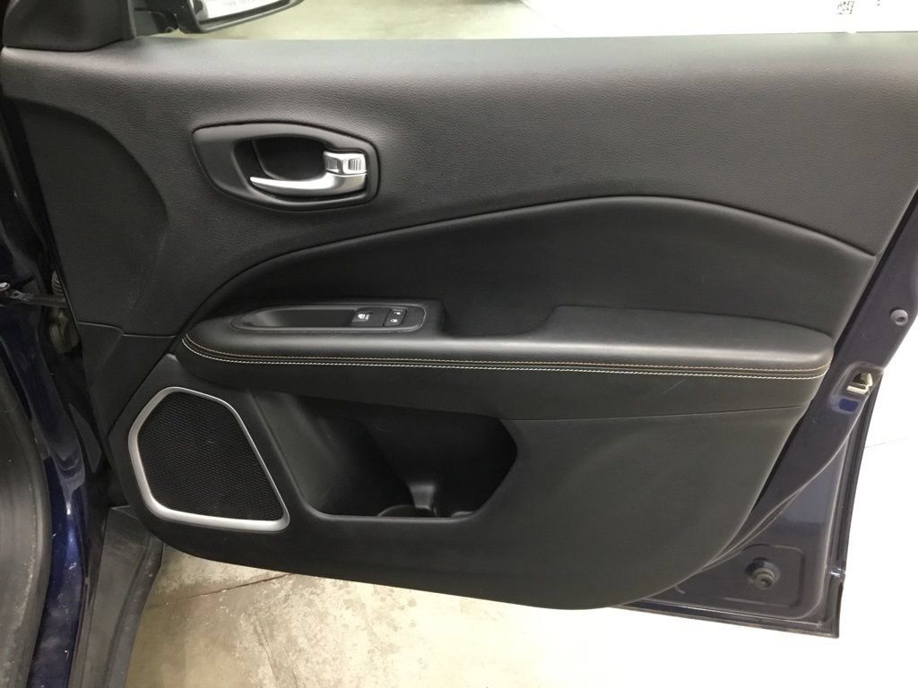 Used 2020 Jeep Compass Latitude w/ Cold Weather Group AWD/4WD image 37
