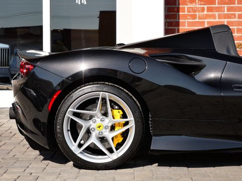 Used 2023 Ferrari F8 Tributo RWD image 7