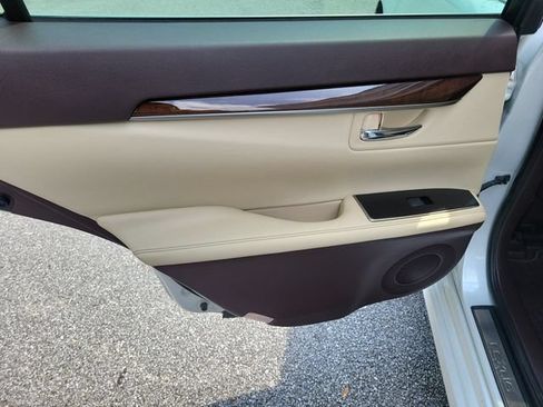 Used 2017 Lexus ES 350 w/ Luxury Package FWD image 27