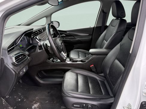 Used 2022 Chevrolet Bolt LT w/ Infotainment Package FWD image 11