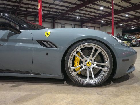 Used 2010 Ferrari California image 11