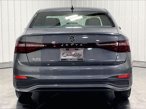 Used 2025 Volkswagen Jetta Sport FWD image 4
