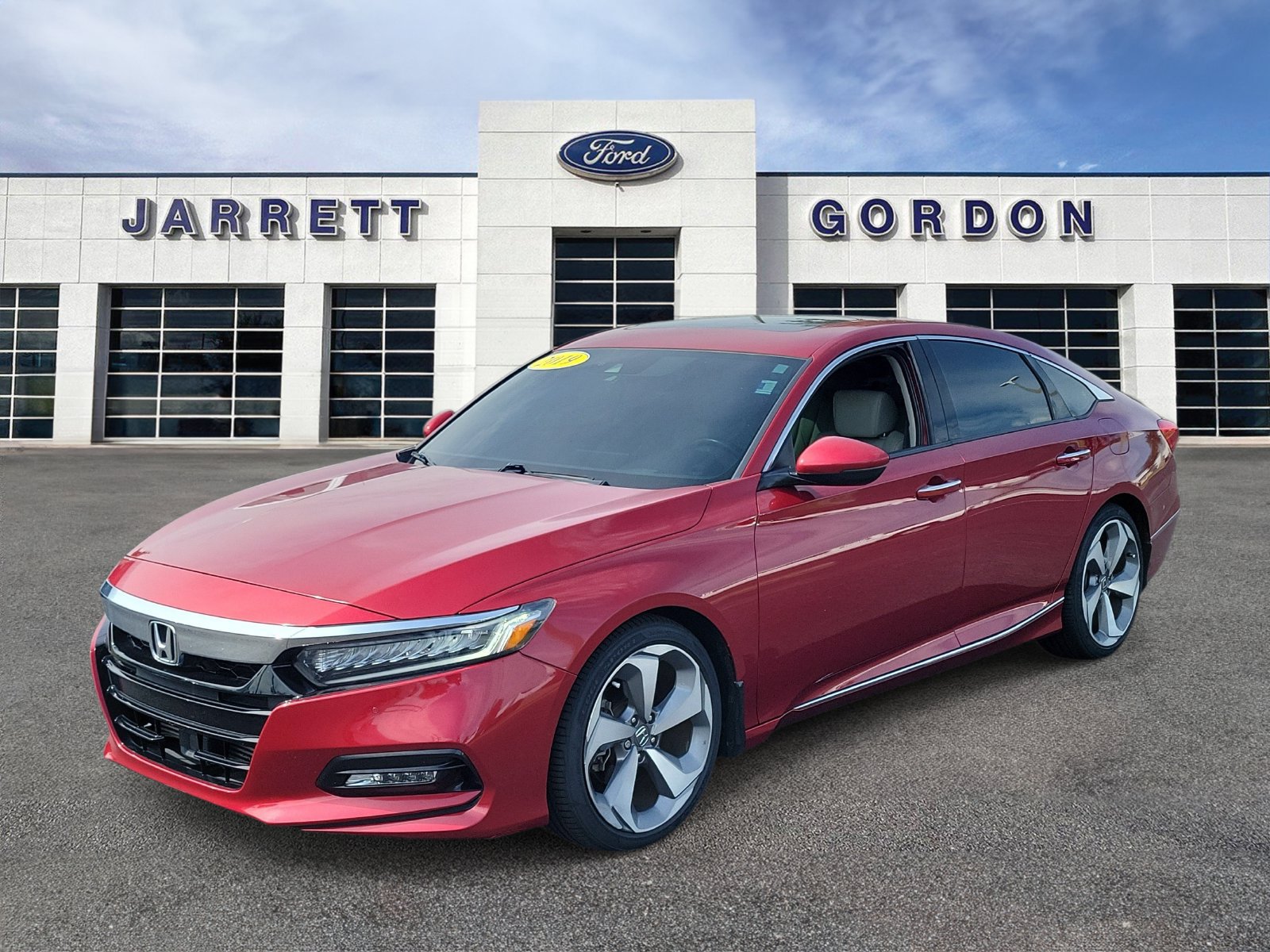 Used 2019 Honda Accord Touring image 2